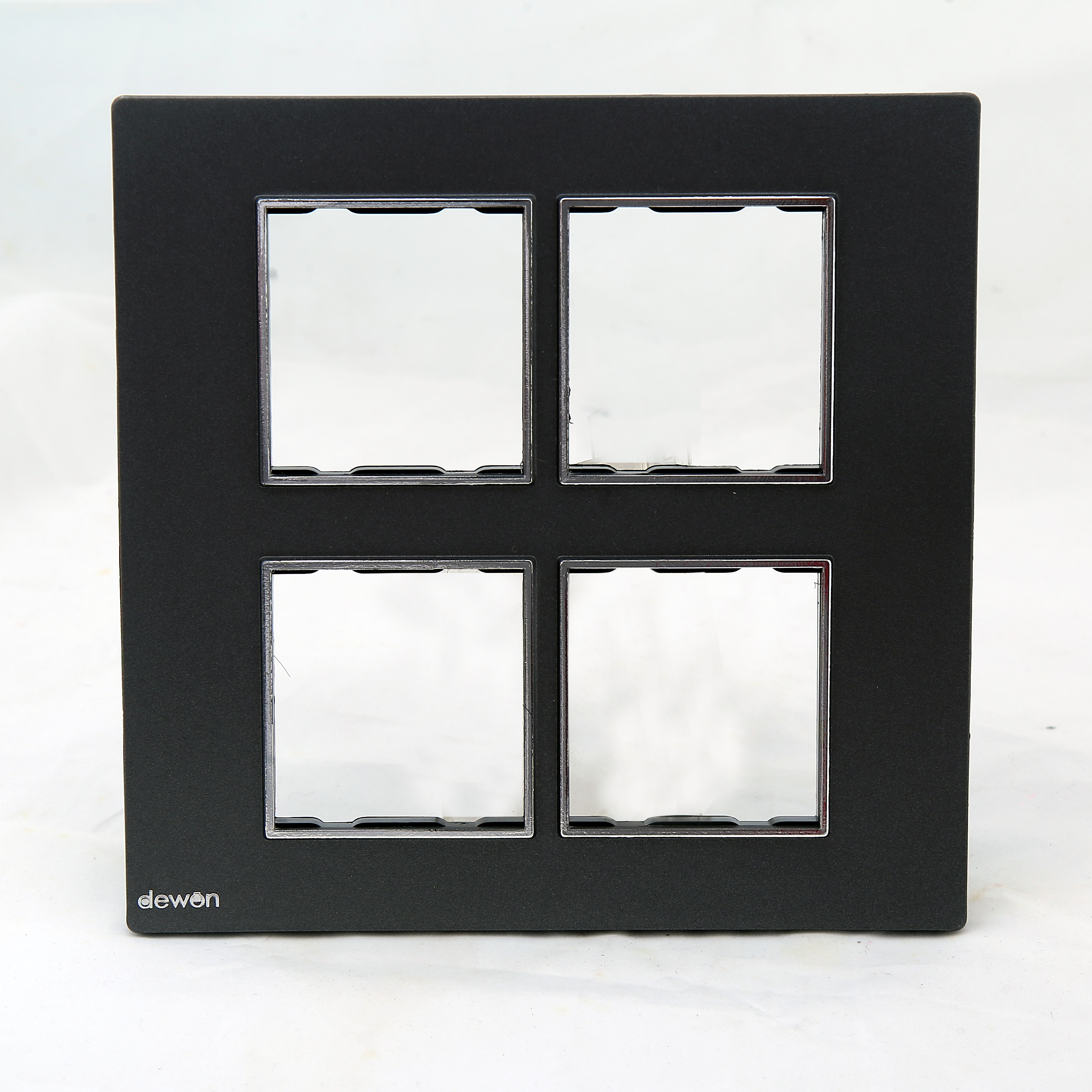 Dewon Electric SilverLine 8 Module Plate - Black